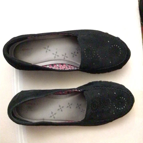 -Sketchers Black Leather loafers size 8, used in good condition, memory foam - Picture 1 of 4
